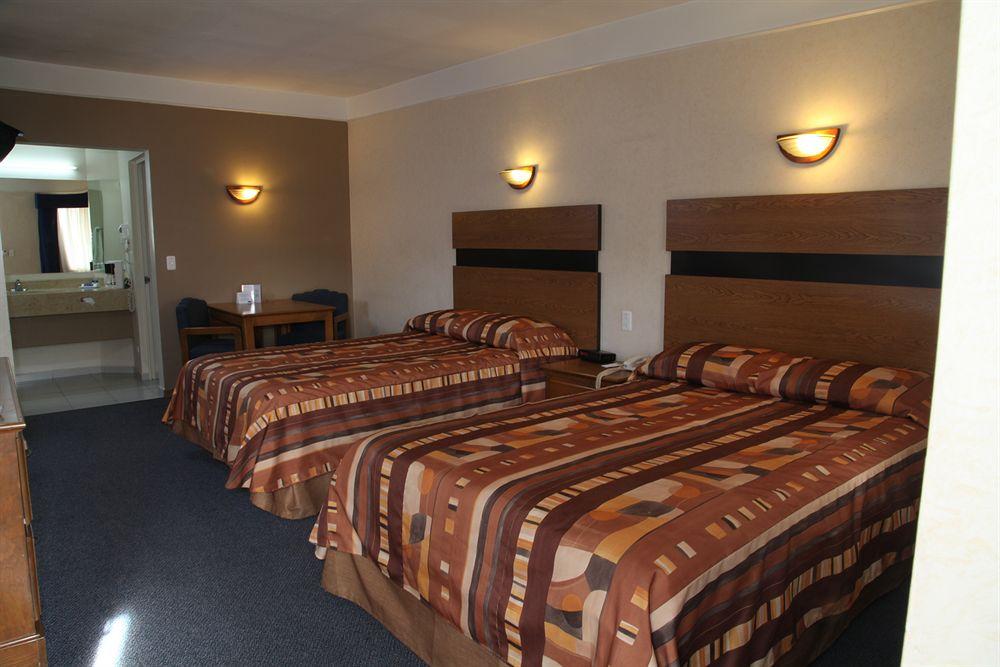 American Inn Hotel & Suites Parral エクステリア 写真
