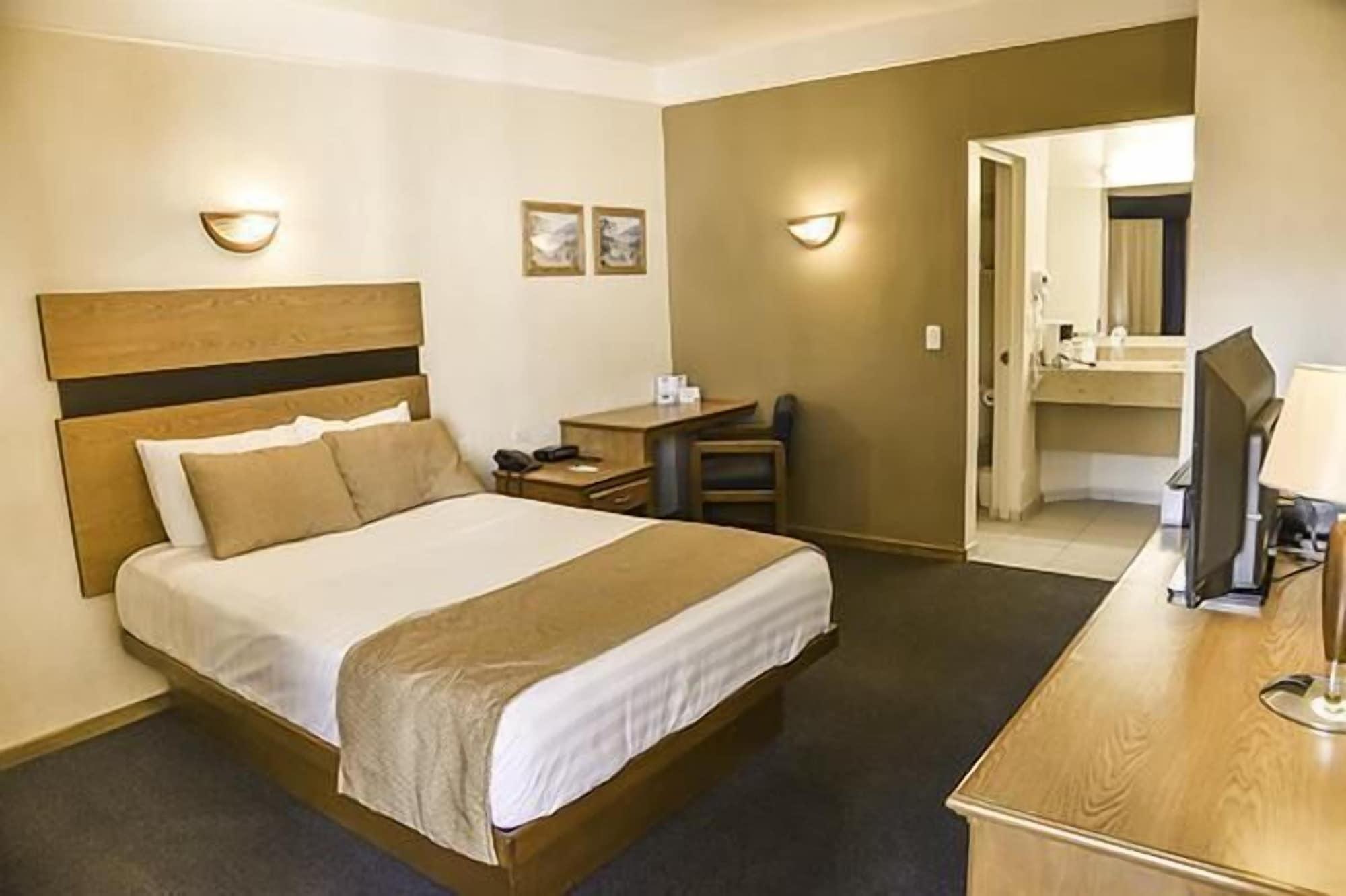American Inn Hotel & Suites Parral エクステリア 写真