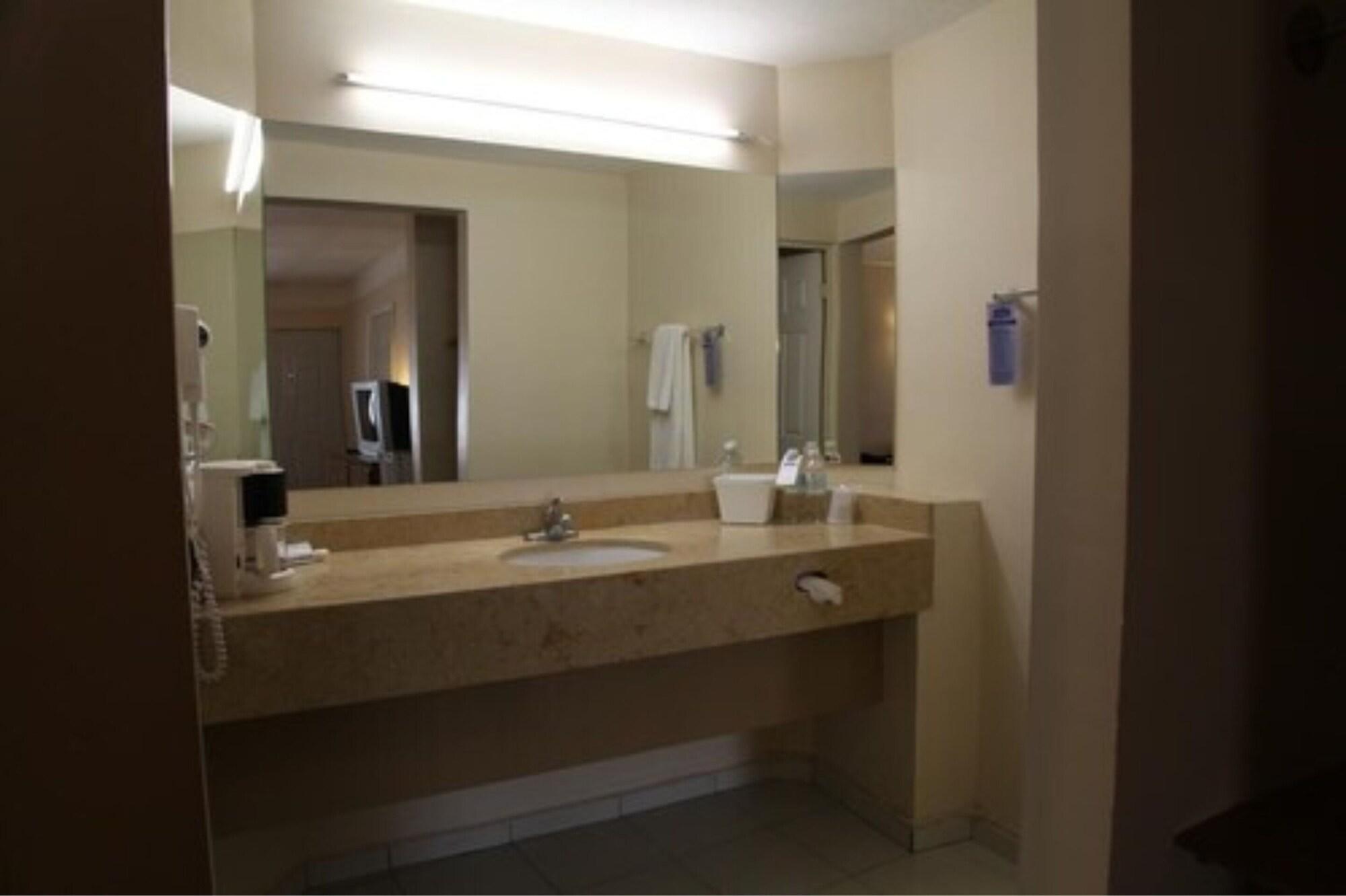 American Inn Hotel & Suites Parral エクステリア 写真