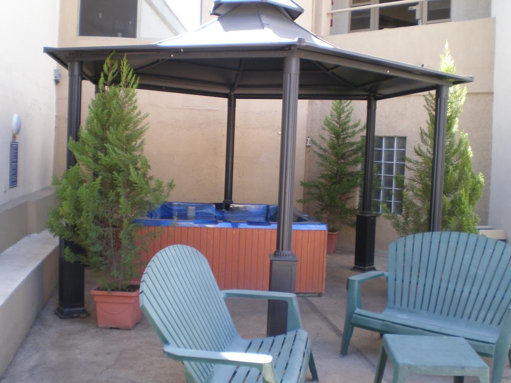 American Inn Hotel & Suites Parral エクステリア 写真