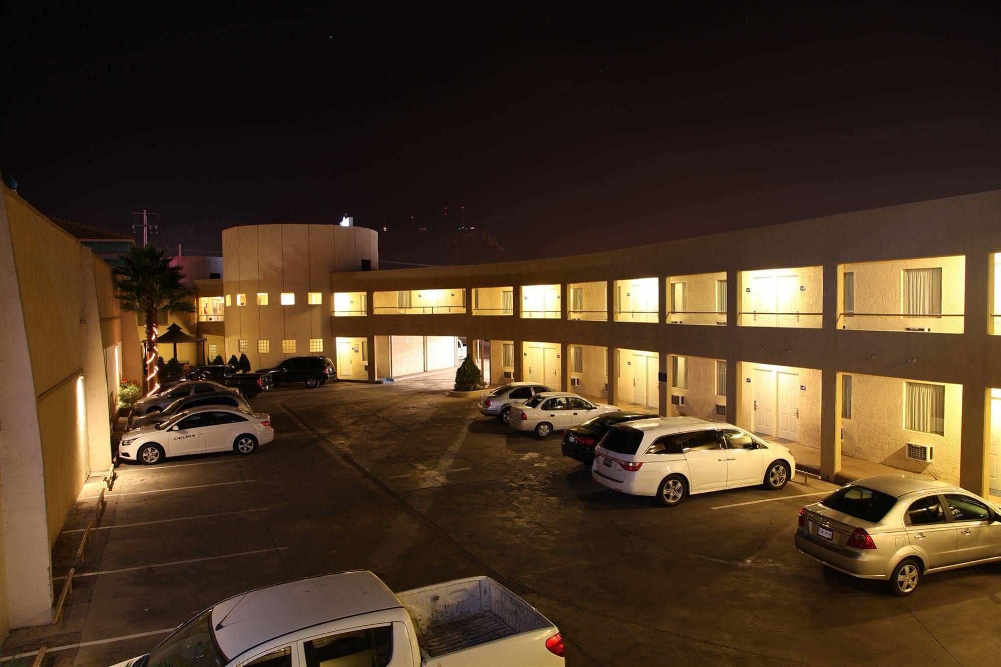 American Inn Hotel & Suites Parral エクステリア 写真